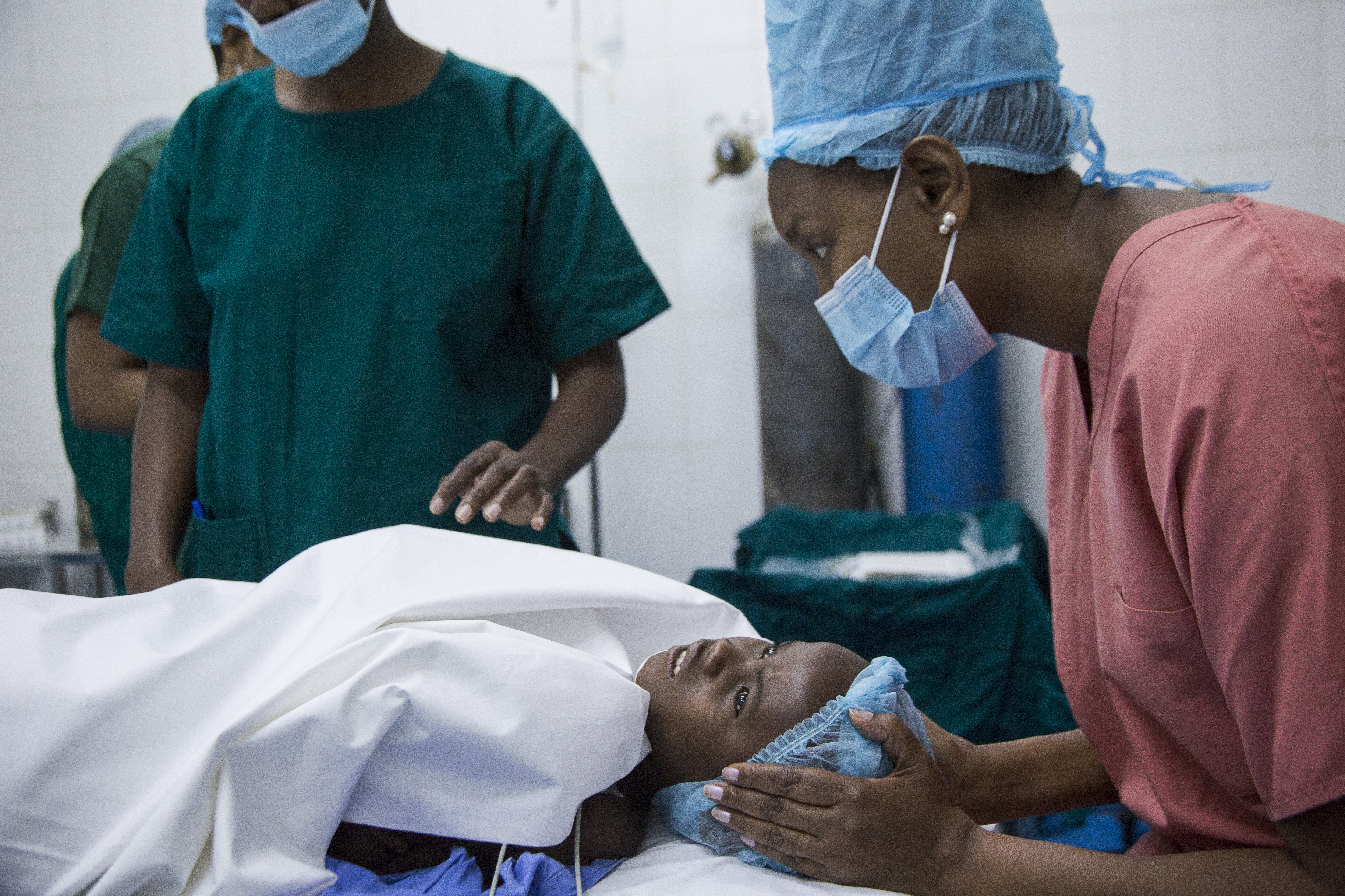 Rwanda_2021_Eric in surgery_in text.jpg